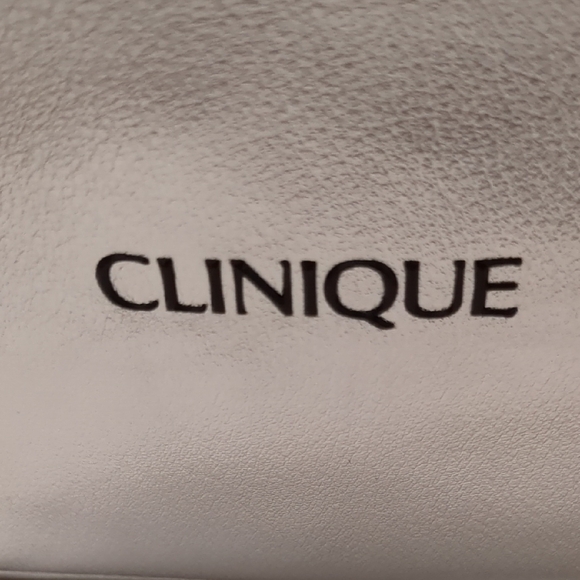 Clinique 5 piece Skincare Collection with Silver Case - Picture 2 of 11